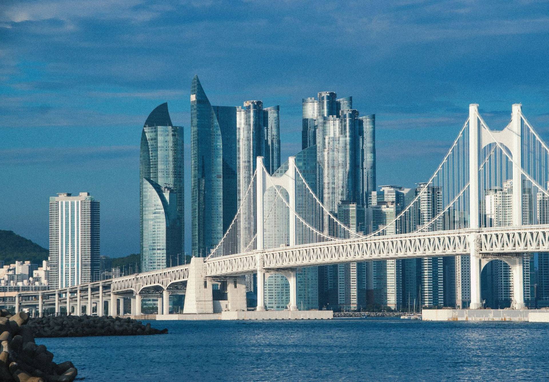 釜山广安大桥与海云台玛林城高楼